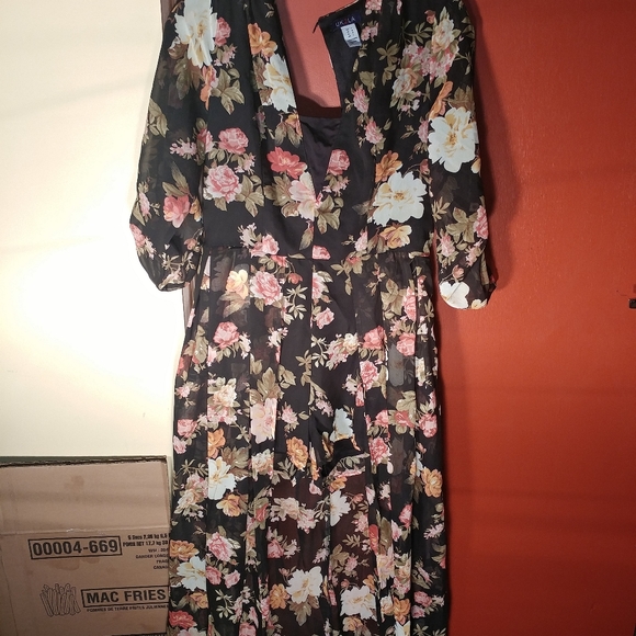 Floral Romper With Train - Picture 1 of 1